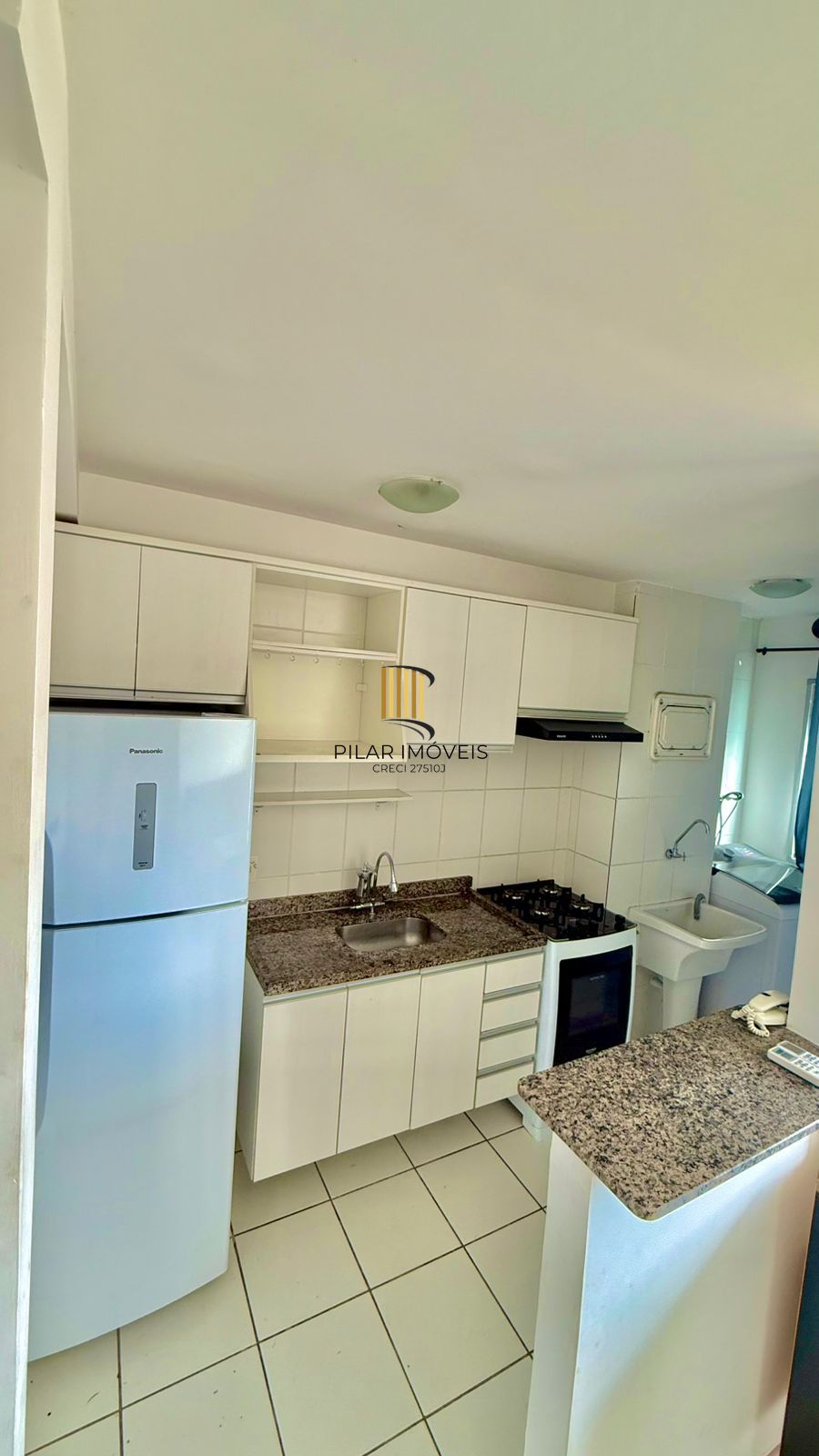 Apartamento com 02 quarto (01 suíte) e 01 vaga no Bairro Glória