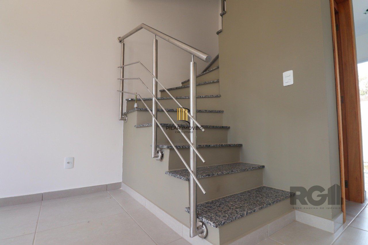 CASA ESTILO SOBRADO COM 2 QUARTOS E PÁTIO, À VENDA NO BAIRRO VILA NOVA, EM PORTO ALEGRE/RS