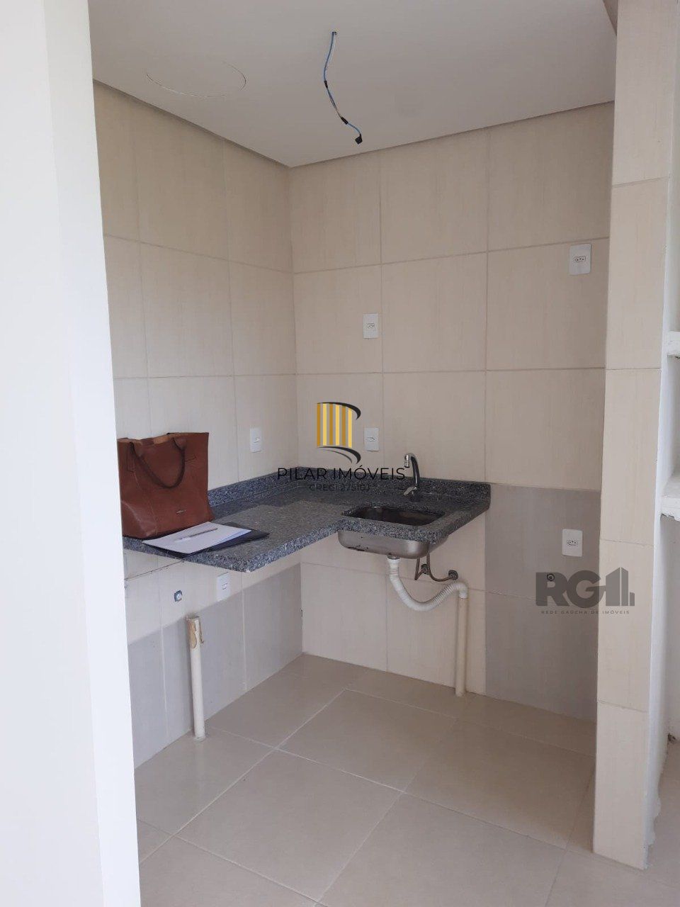 Apartamento com 2 quartos, vaga de garagem - 42,51m² no bairro Cavalhada, Porto Alegre/RS