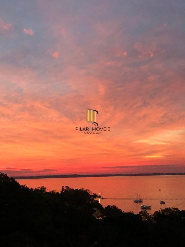 Casa 3 dormitórios no bairro Camaquã