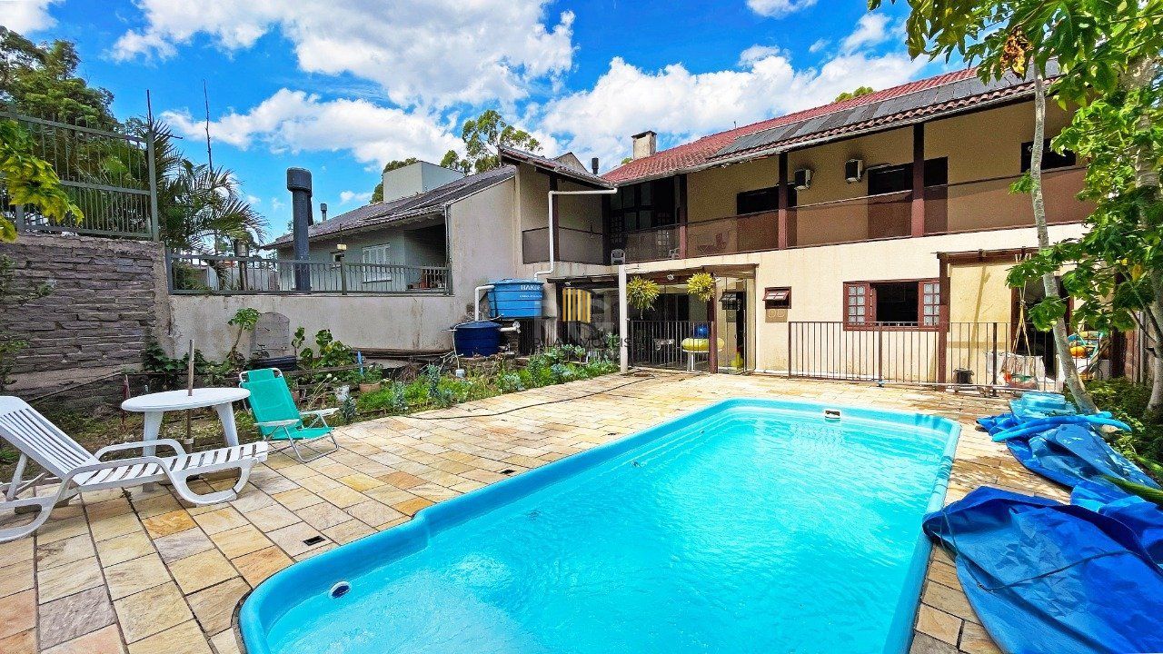 Casa 4 Suítes e 6 vagas de garagem no bairro Jardim Itu