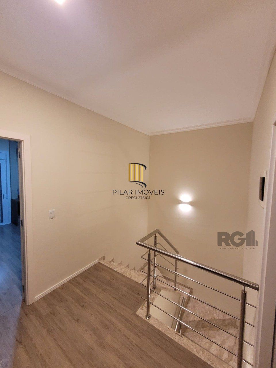 Casa com 3 quartos, 1 suíte, churrasqueira, lareira, 2 vagas de garagem, no bairro Hípica, Porto Alegre/RS