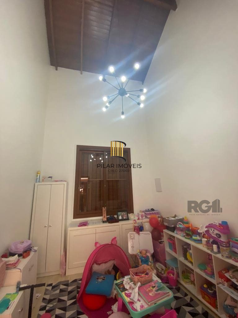 Casa 4 dormitórios no bairro Partenon