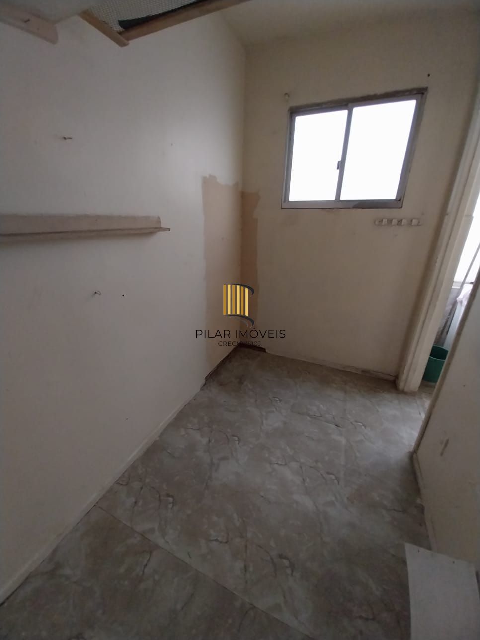Apartamento com 03 quartos e 02 banheiros no Bairro Petrópolis
