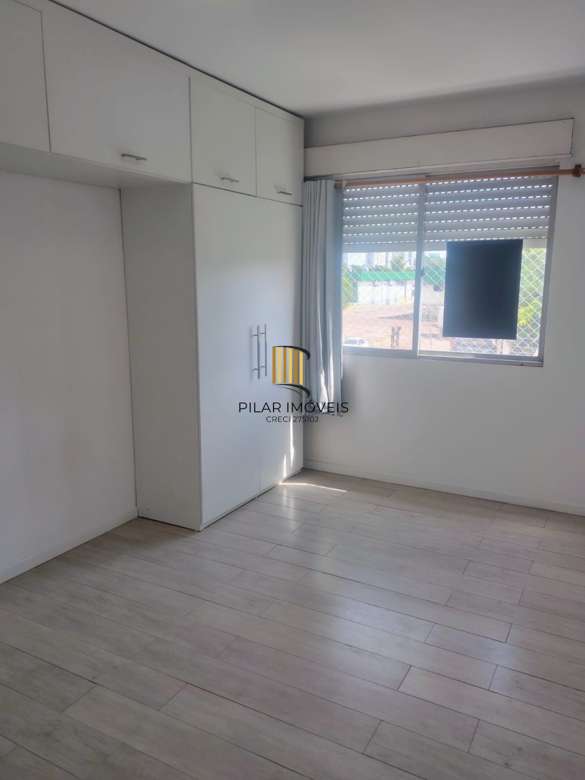 Apartamento de 2 dormitórios reformado com garagem escriturada fechada ,área privativa de 60,65