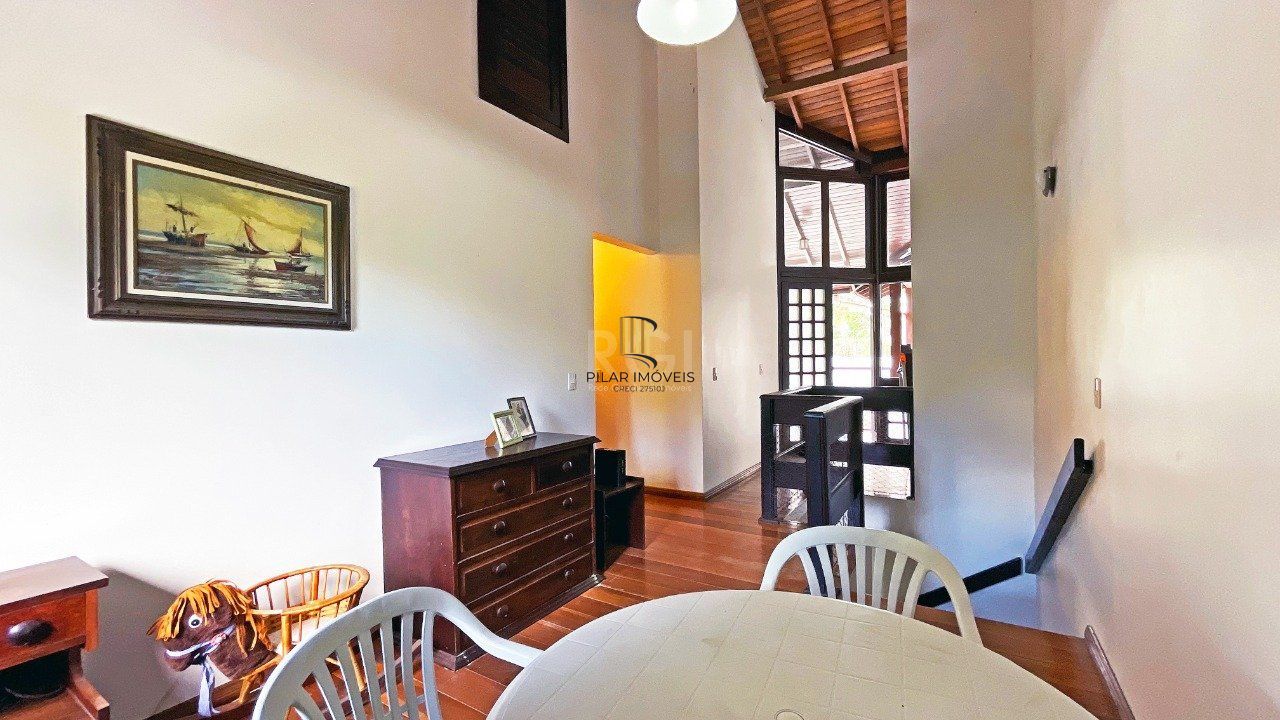 Casa 4 Suítes e 6 vagas de garagem no bairro Jardim Itu