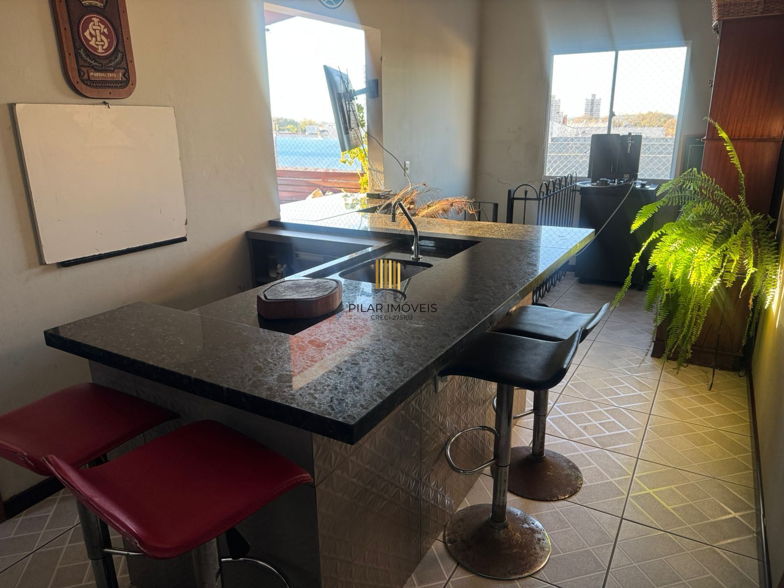 Cobertura com 03 quartos e 01 suíte e 02 vagas no Bairro Sarandi