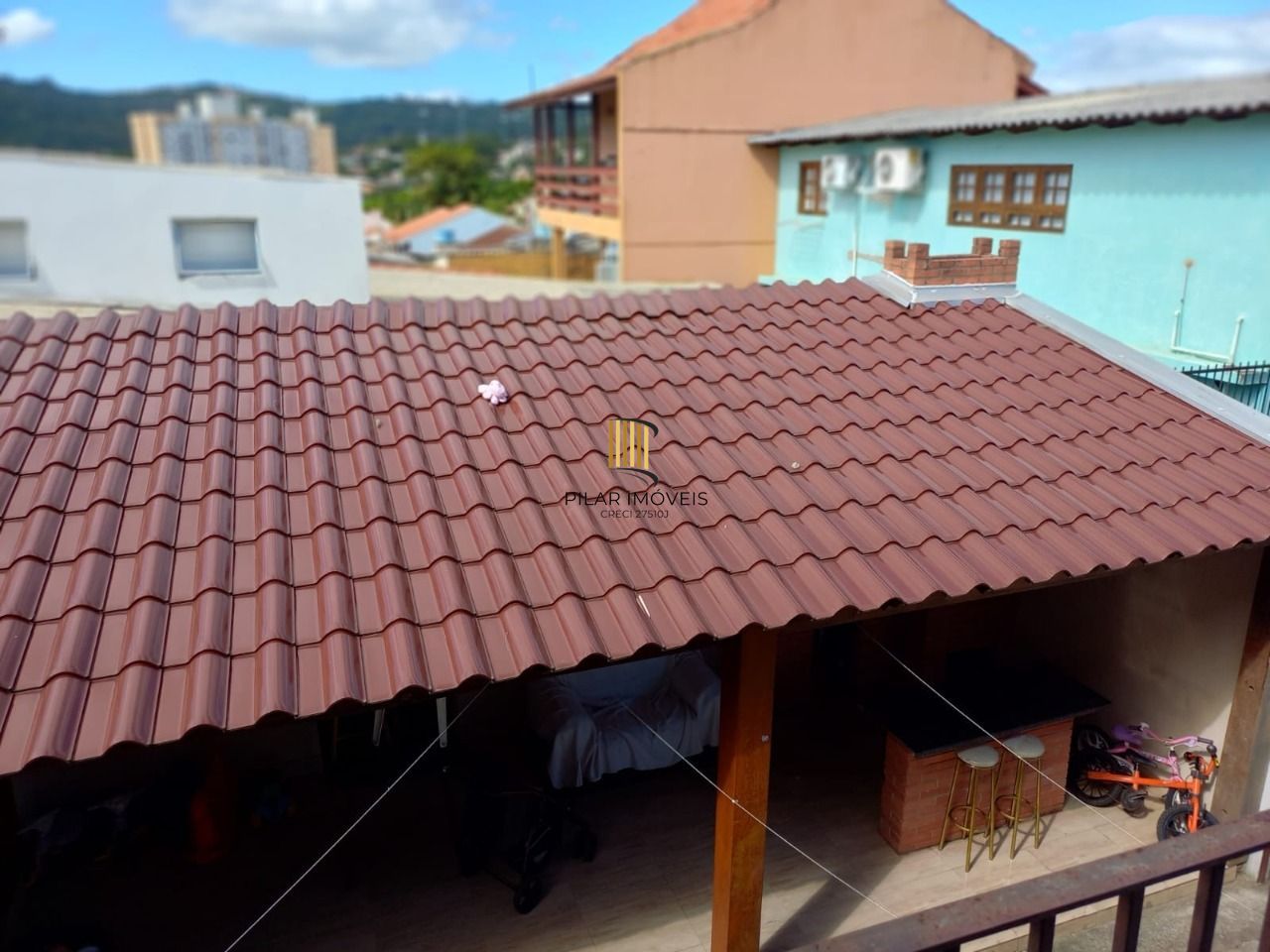 Duas casas no terreno com 2 vagas de garagem