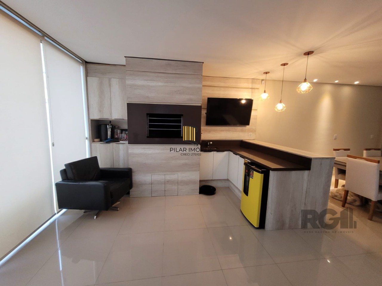Casa com 3 quartos, 1 suíte, churrasqueira, lareira, 2 vagas de garagem, no bairro Hípica, Porto Alegre/RS