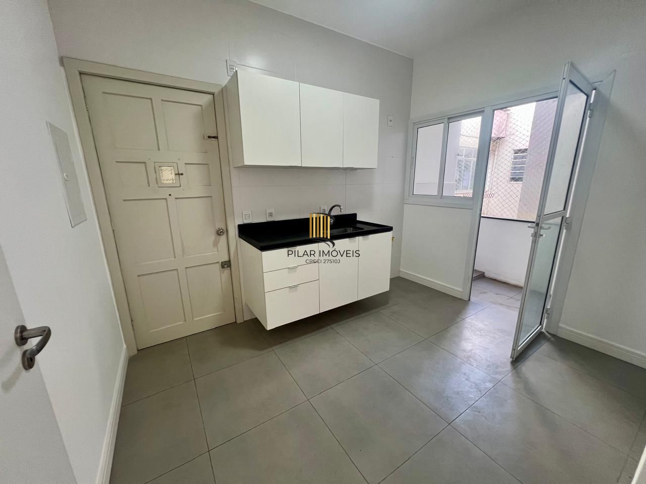 Apartamento 3 dormitórios, sacada em 107m2 no bairro Menino Deus