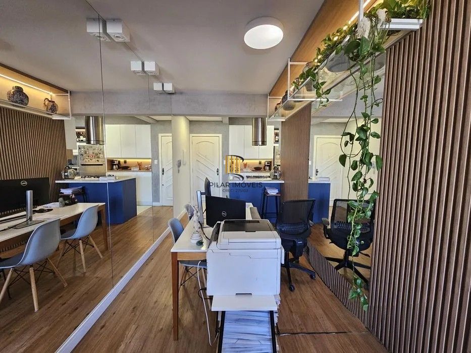 Apartamento de 02 quartos  semimobiliado no Bairro Petropólis