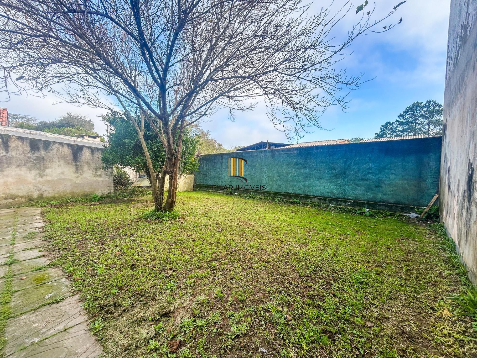 Casa 02 dormitórios e demais peças, amplo terreno plano com 300m².