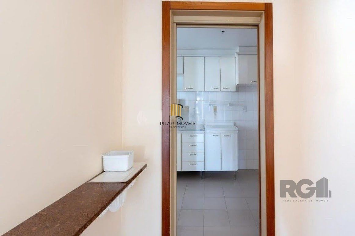 Apartamento a venda, dois dormitórios com vaga e infra no bairro Menino Deus