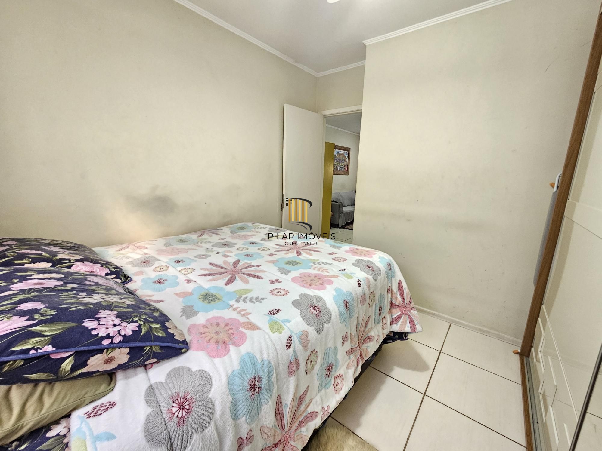Oportunidade Única! Casa Residencial com 2 Quartos, 2 Banheiros e 2 Vagas de Garagem em Cachoeirinha, Rio Grande do Sul**
