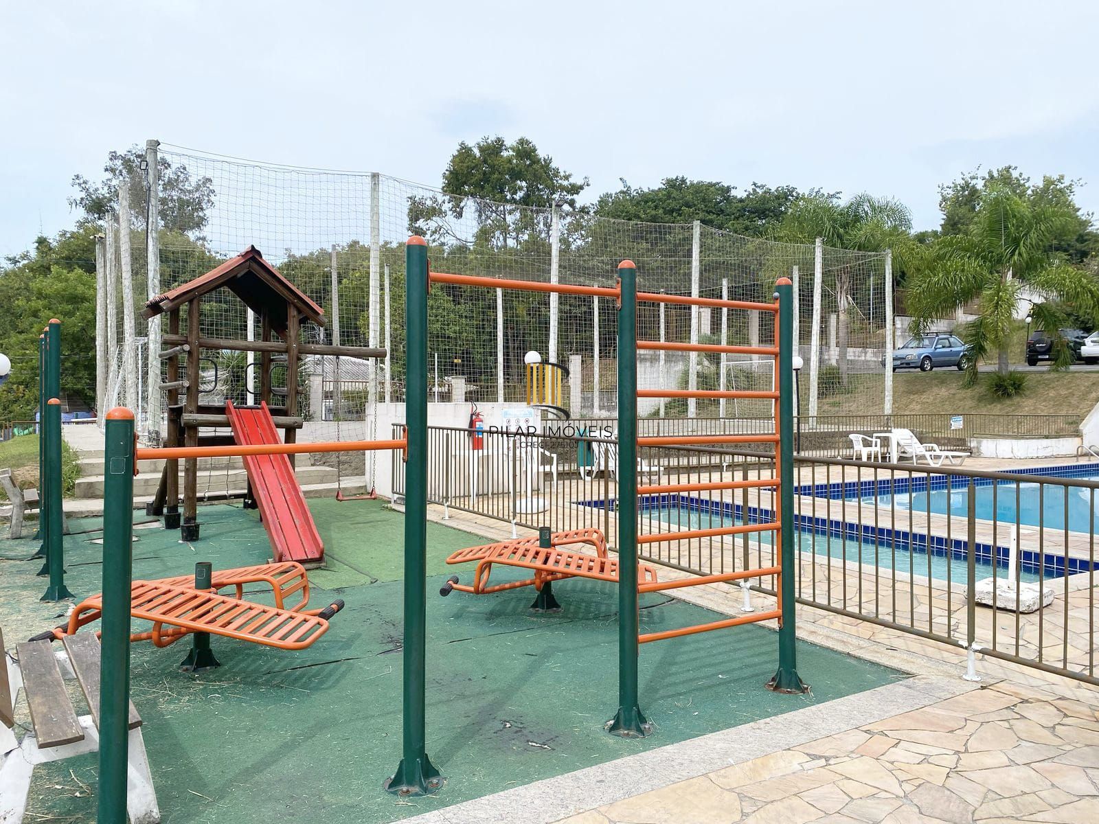 Apartamento com 02 quartos e 01 vaga escriturada no Bairro Jardim Leopoldina