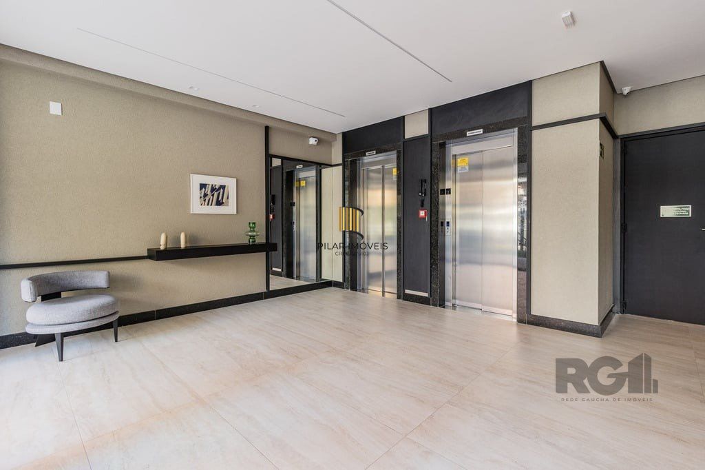 Apartamento para Venda - 130.07m², 3 dormitórios, sendo 3 suites, 3 vagas - Petrópolis