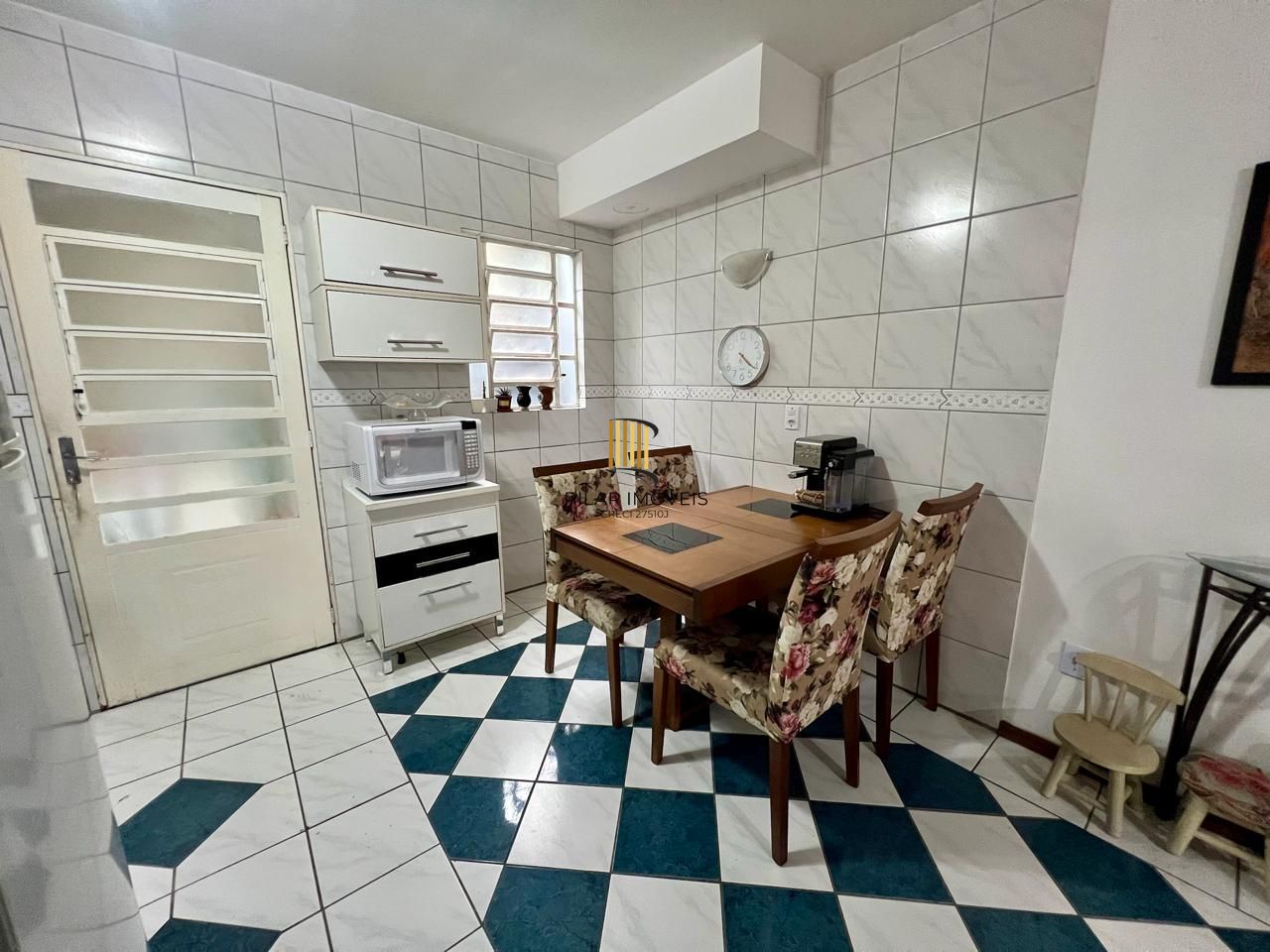 Casa em condomínio fechado  com 94m2, 3 dormitórios no bairro Camaquã.