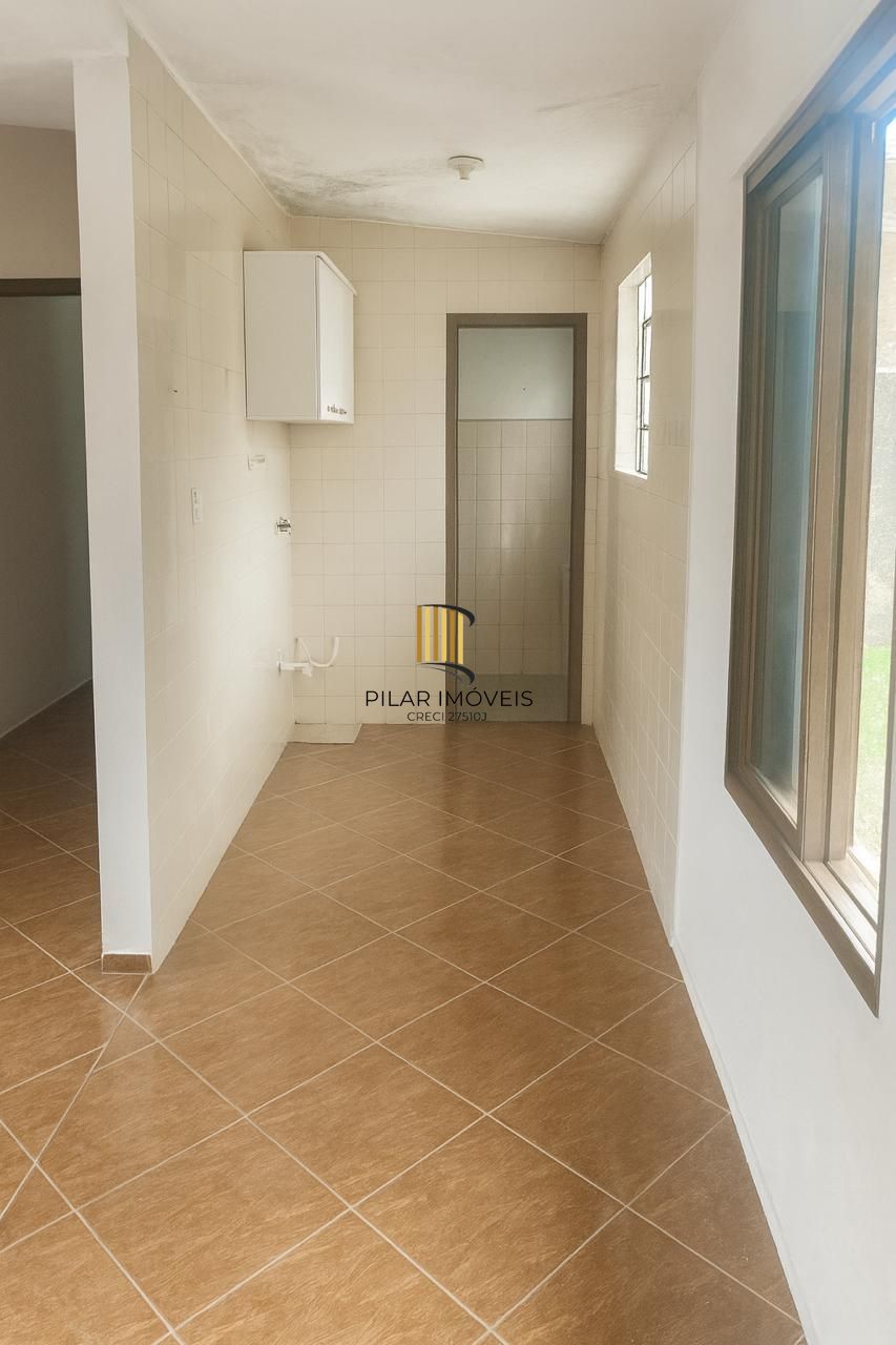 Casa com 02 dormitórios e 01 vaga no Bairro Jardim Vila Nova