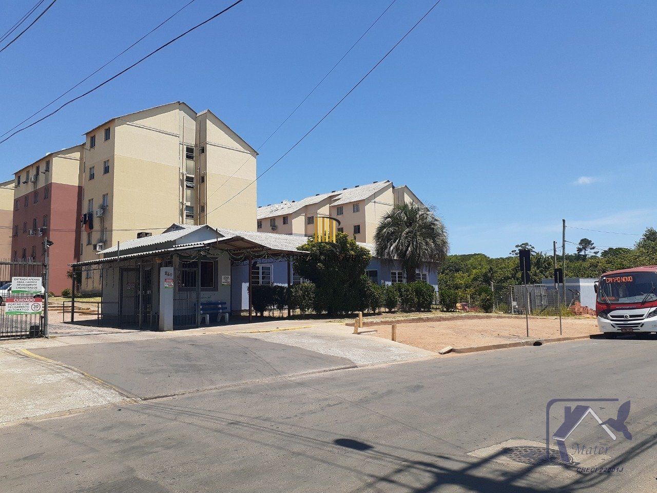 Belo Apartamento de 02 Dorm. com Piso Laminado, e móveis planejados !!!!