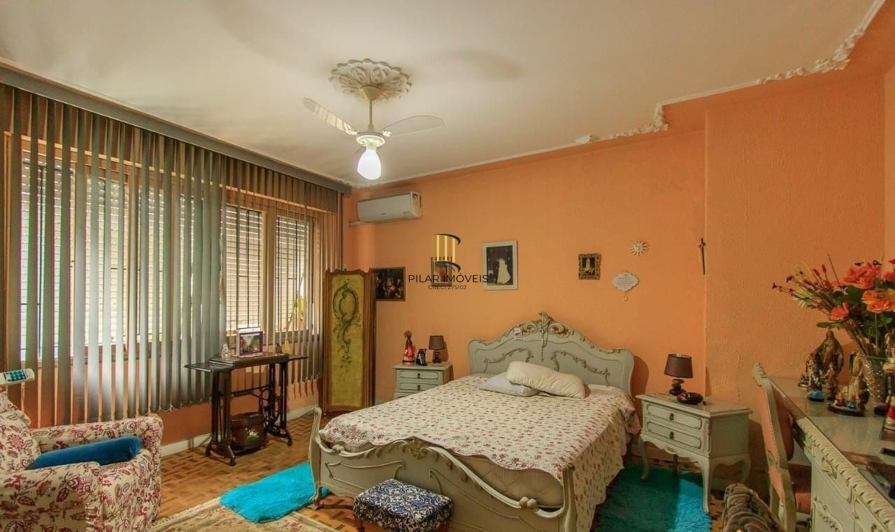 Casa para Venda - 222m², 3 dormitórios, sendo 3 suites, 2 vagas - Menino Deus