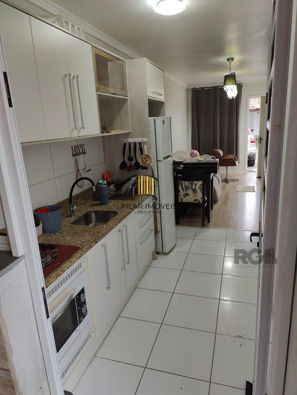 Casa com 2 dormitórios em condomínio fechado em Canoias