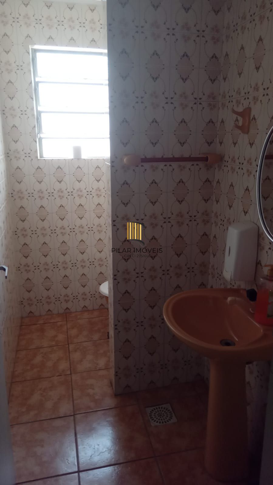 Apartamento de 2 dormitórios reformado com garagem escriturada fechada !
