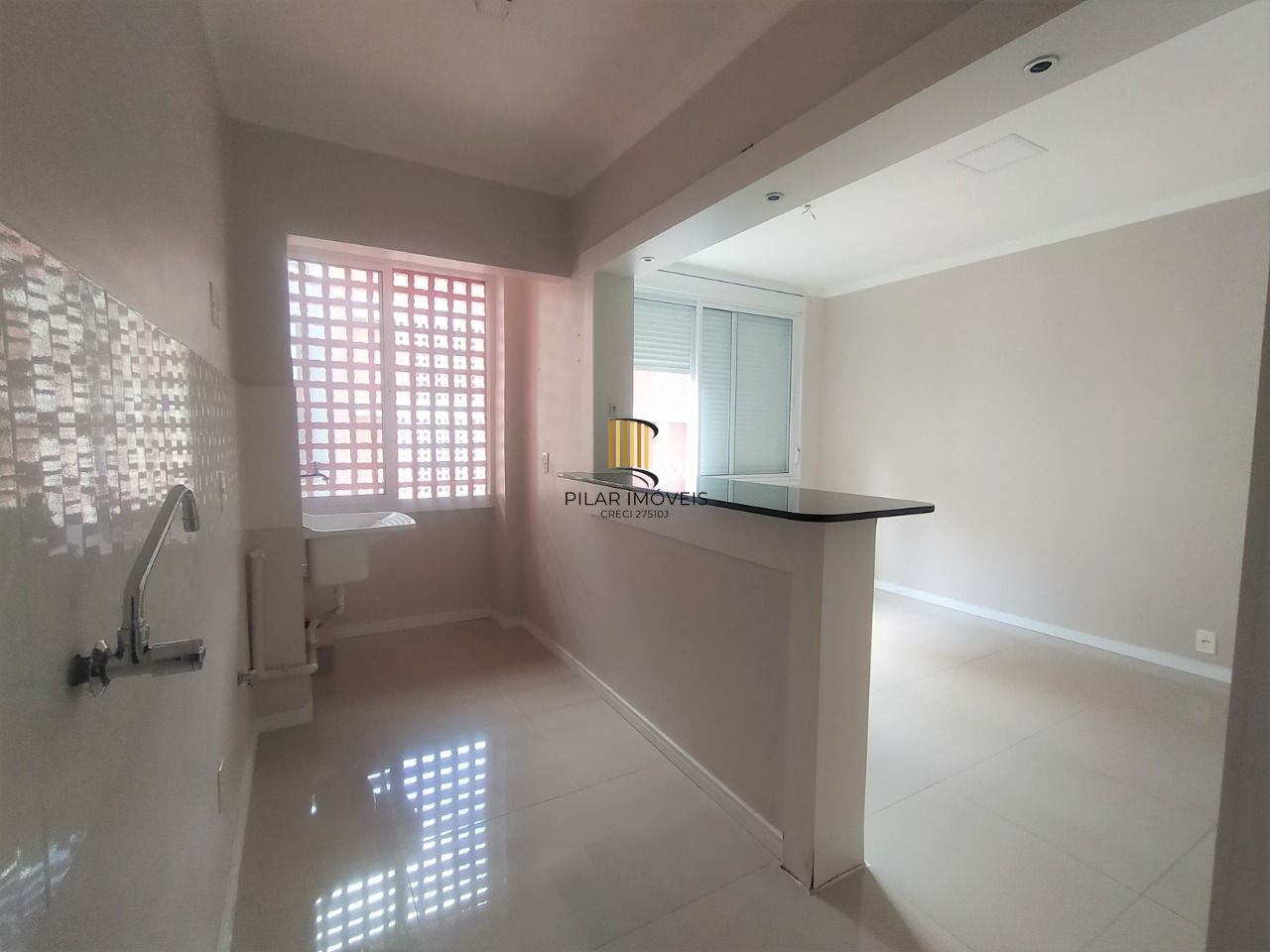 Apartamento reformado de 1 dormitório em andar alto !