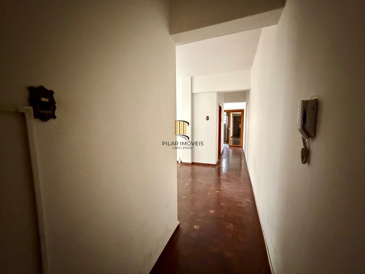Apartamento 2 dormitórios sacada com 90m2 no centro histórico.