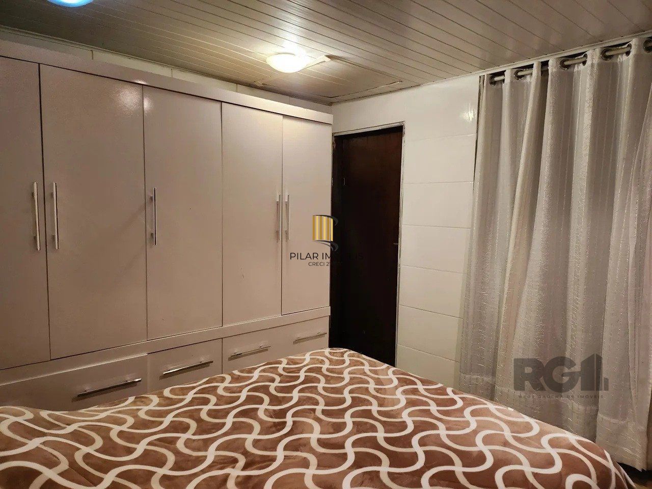  Casa com 4 quartos, 1 suíte, 7 vagas de garagem, churrasqueira -  97,32m² no bairro Jardim Carvalho, Porto Alegre/RS