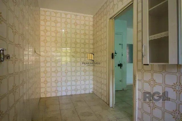 ÓTIMO APARTAMENTO COM UM DORMITÓRIO, BAIRRO MORRO SANTANA