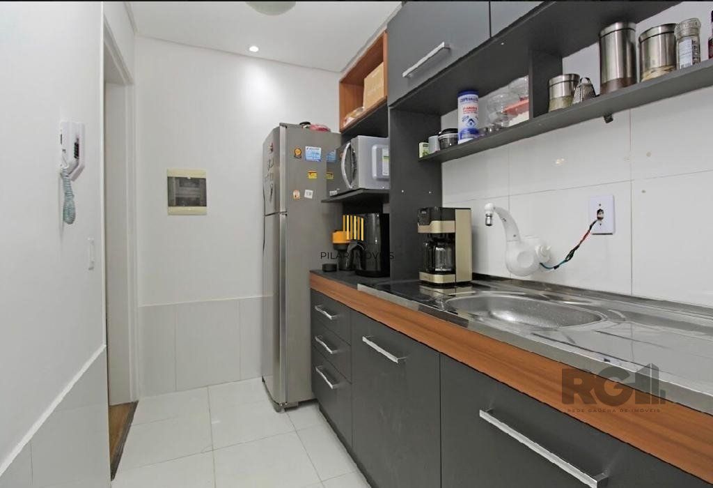 Apartamento 2 dormitórios, vaga de garagem, no bairro Camaquã, Porto Alegre/RS.