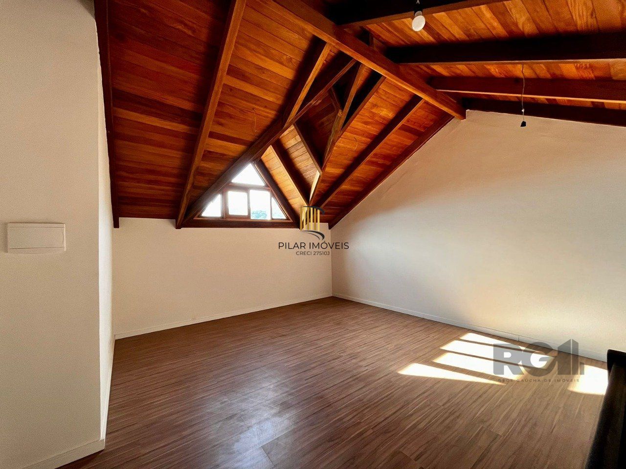casa 3 dormitórios  1 suíte, 2 vagas, condomínio com piscina 240,22m² privativos no Bairro Vila Nova Porto Alegre/RS