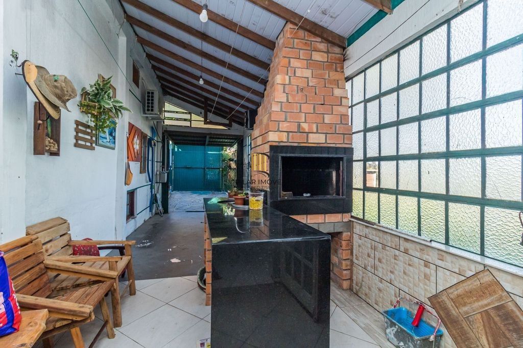 CASA 03 dormitórios, 2 suítes,  216m² privativos  com piscina no BAIRRO MEDIANEIRA