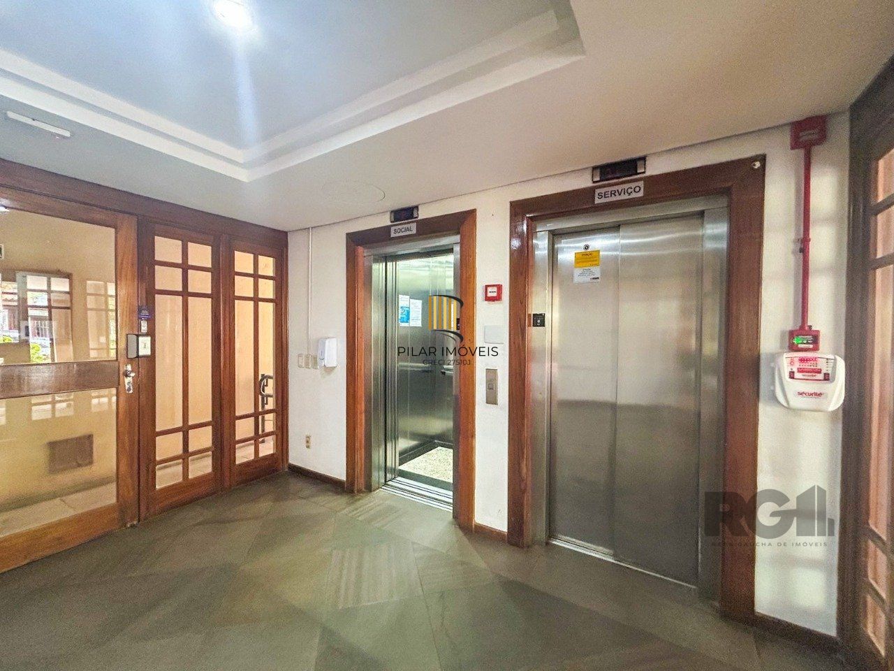 Apartamento de 03 dormitórios no Bairro Azenha Porto Alegre/RS