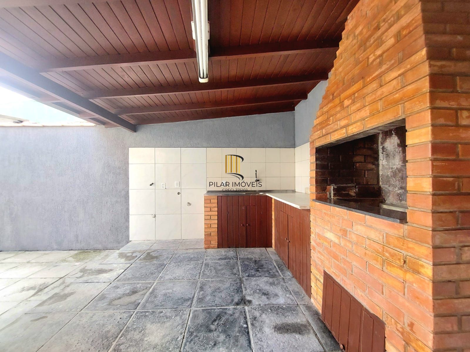 Casa mobiliada dois dormitórios e vaga no bairro  Hipica.