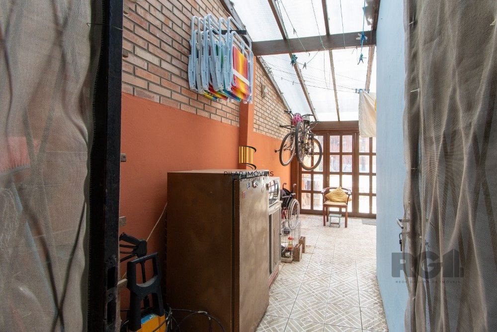 Casa 3 dormitórios no bairro Serraria