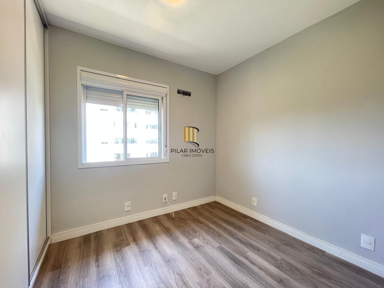 Impecável apartamento semimobiliado, 2 dormitórios, 2 banheiros e 1 vaga coberta