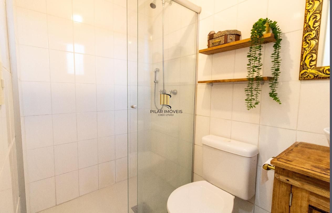 Apartamento com 03 quartos e 01 vaga escriturada no Bairro Camaquã