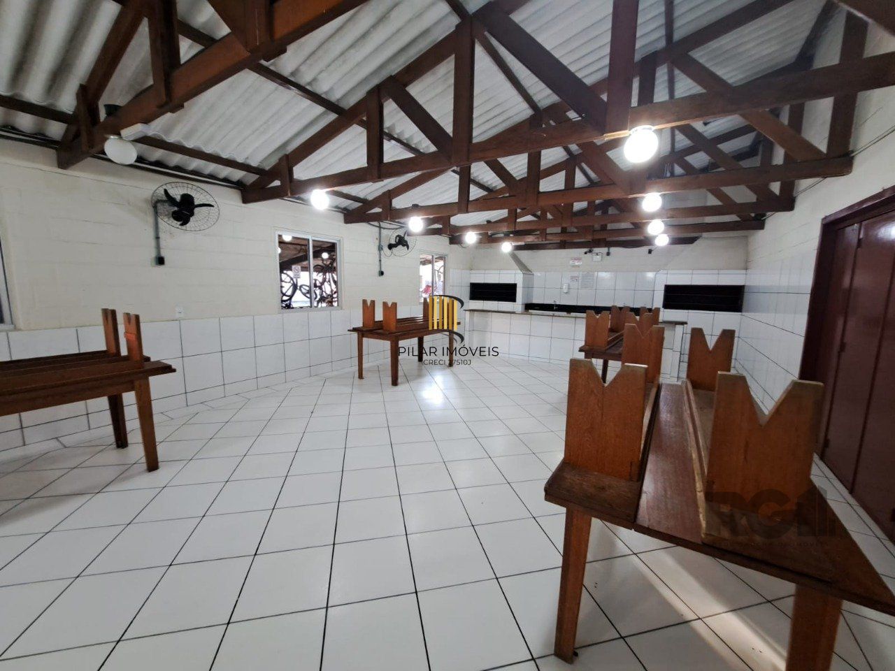 Apartamento semimobiliado de 2 dormitórios no bairro Vila Nova