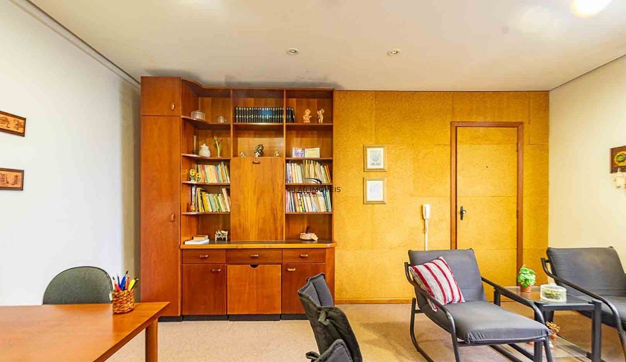 Sala comercial ampla no bairro Floresta a venda, com vaga de garagem