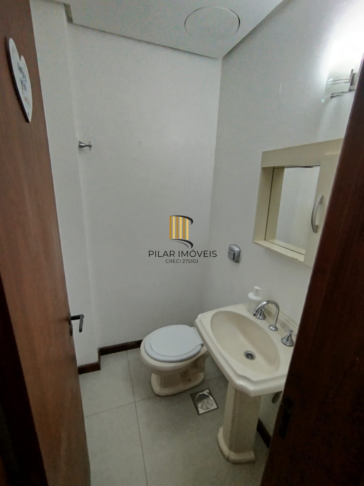 Casa com 03 quartos e 01 vaga no Bairro Cristal