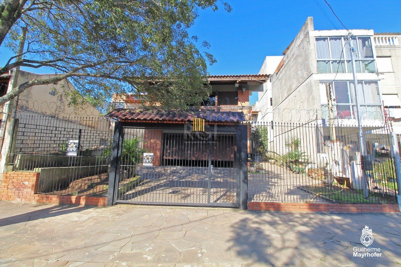 Casa para Venda - 526.64m², 4 dormitórios, sendo 2 suites, 4 vagas - Teresópolis