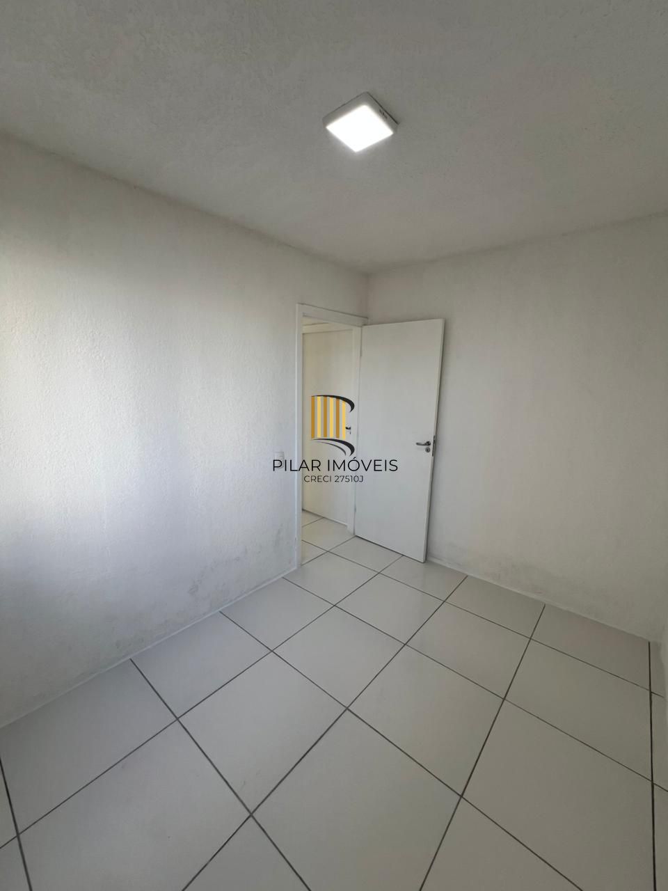 Apartamento Térreo com 02 quartos e 01 vaga no Bairro Restinga em Porto Alegre