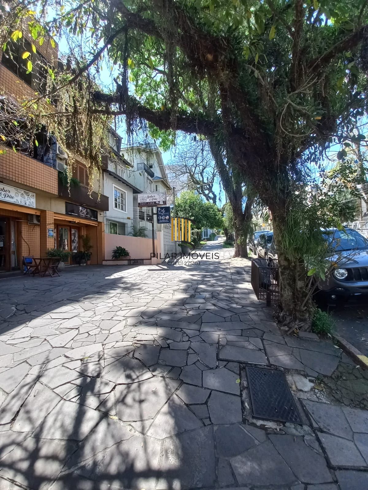 Apartamento 2 dormitórios, lareira, churrasqueira, 1 vaga de garagem escriturada, no Bairro Tristeza em Porto Alegre/RS