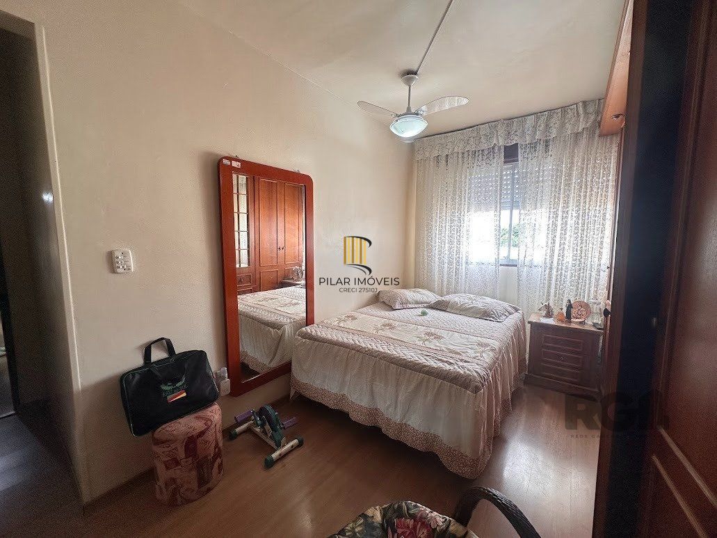 Apartamento a venda, dois dormitórios mobiliado no bairro Cristal.