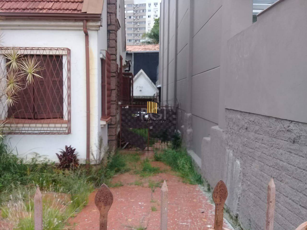 Casa de 4 dormitórios na Av. Teresópolis bairro Teresópolis