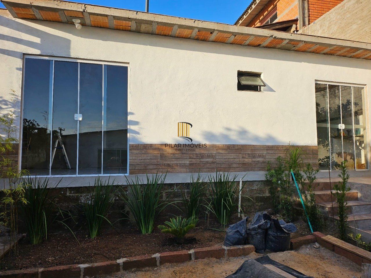 Terreno com casa com 3 quartos, vaga de garagem, no bairro Ipanema, Porto Alegre/RS