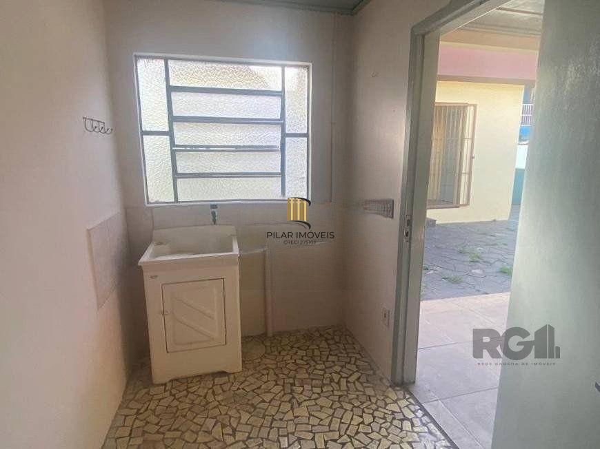 Casa  com 03 dormitórios e 01 suíte no Bairro Partenon Porto Alegre/RS