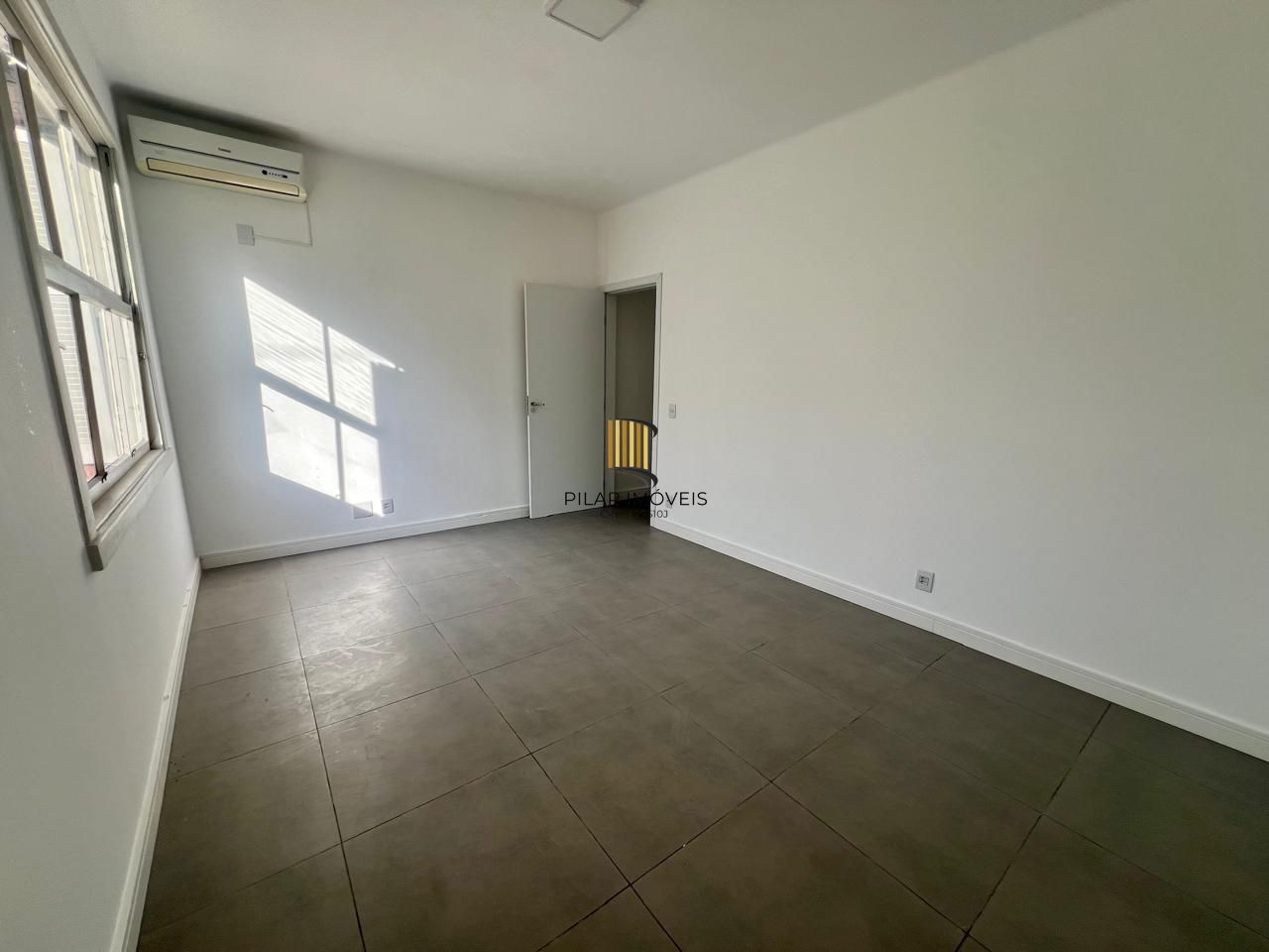 Apartamento 3 dormitórios, sacada em 107m2 no bairro Menino Deus