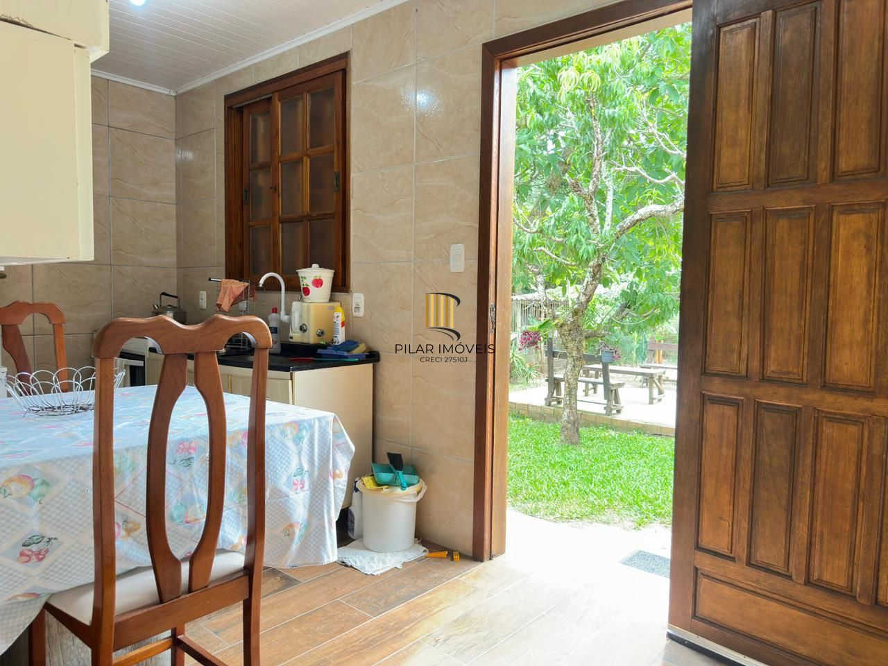 Casa de alvenaria toda reformada e mobiliada no bairro Lami